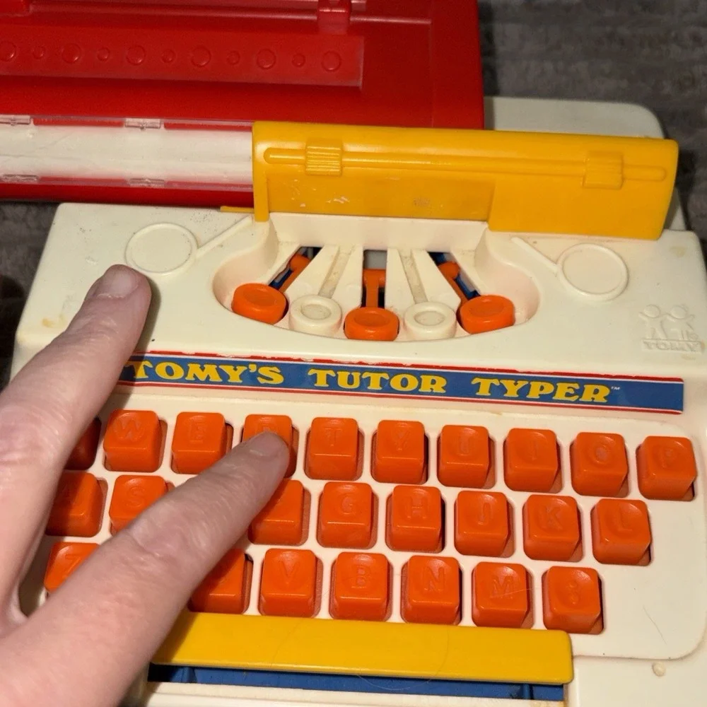 Tomy's Tutor Typer Typewriter Plastic Toy Works TOMY 1977 Vintage TESTED WORKS